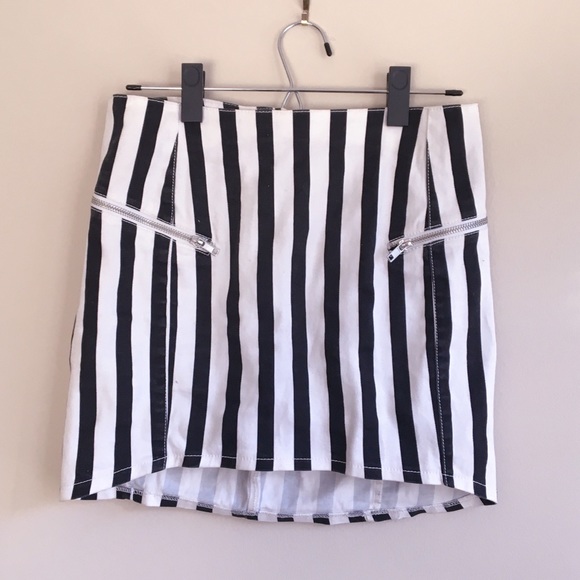 H&M Dresses & Skirts - Black and white stripped skirt